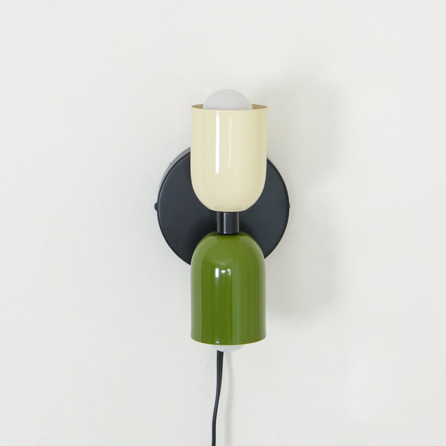 Couleur Double Plug-In Wall Lamp with Adjustable Brightness and Modern