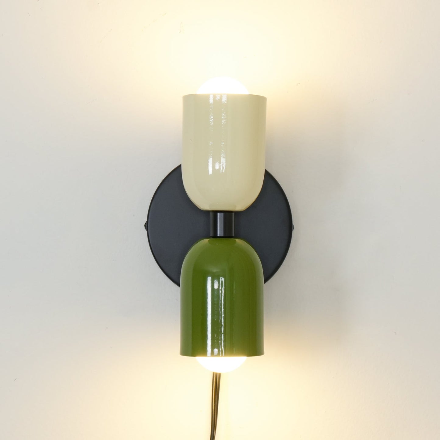 Couleur Double Plug-In Wall Lamp with Adjustable Brightness and Modern