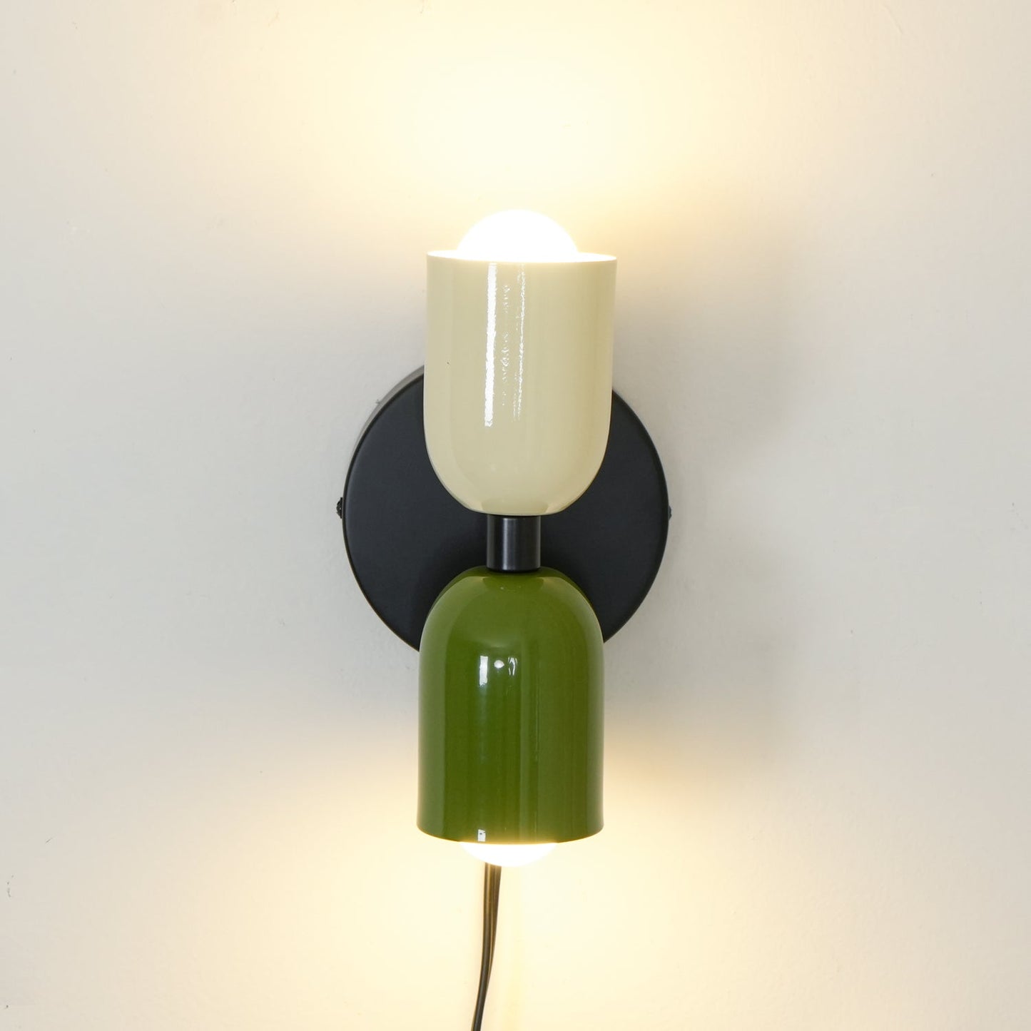 Couleur Double Plug-In Wall Lamp with Adjustable Brightness and Modern