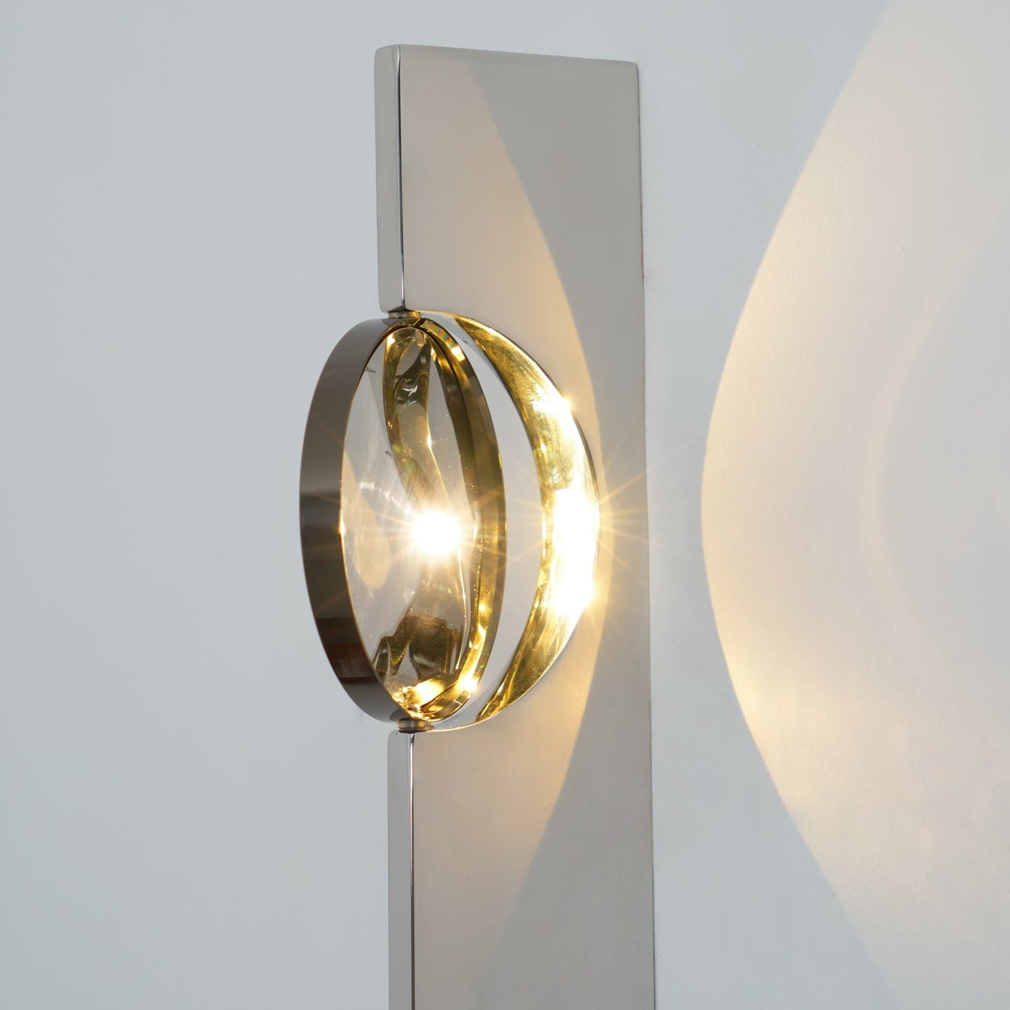Kinetic Shadow Wall Lamp - Adjustable Lighting & Dynamic Shadow Effect