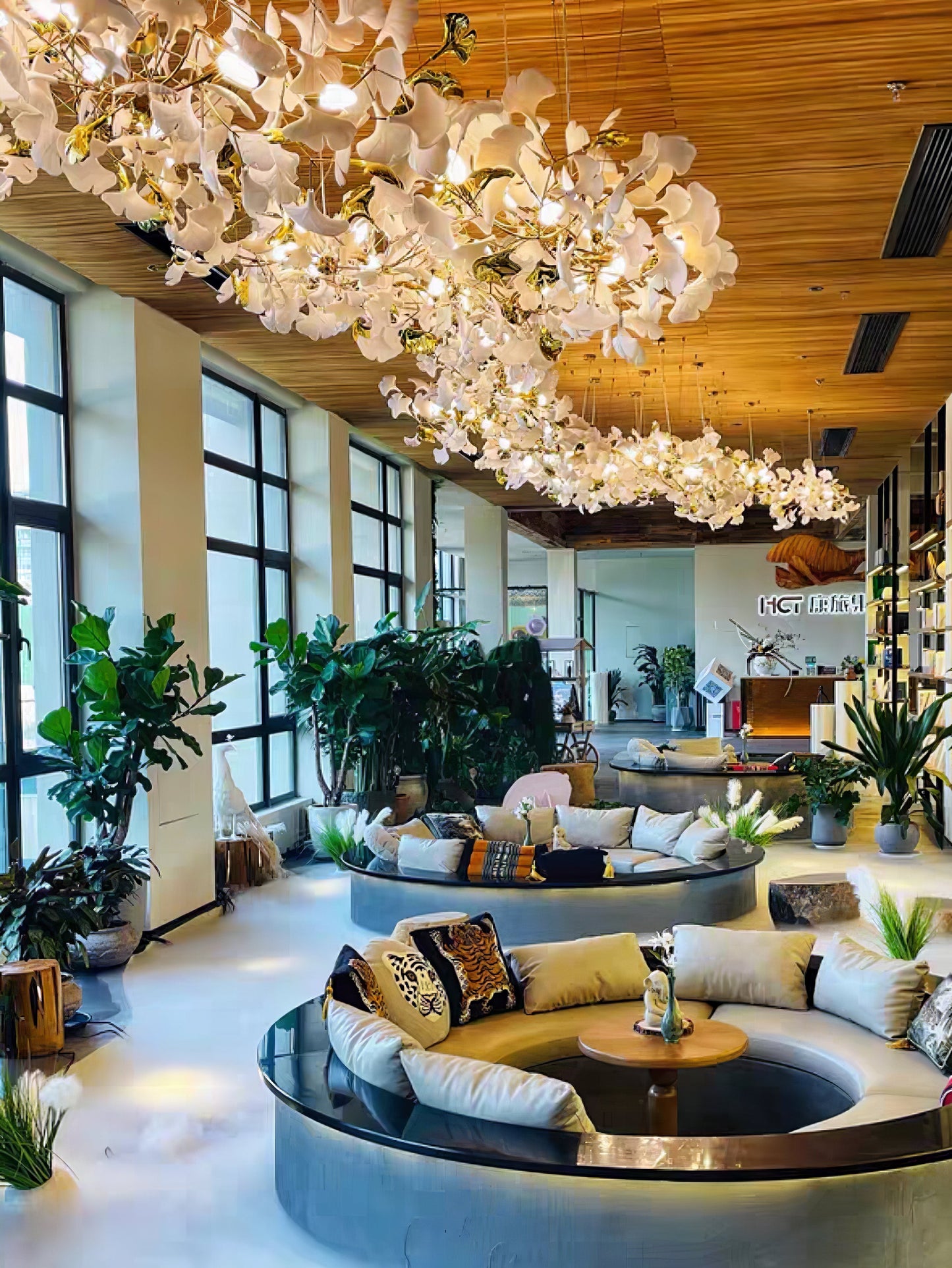 Gingko Leaves Chandelier - Elegant Design with Adjustable Brightness