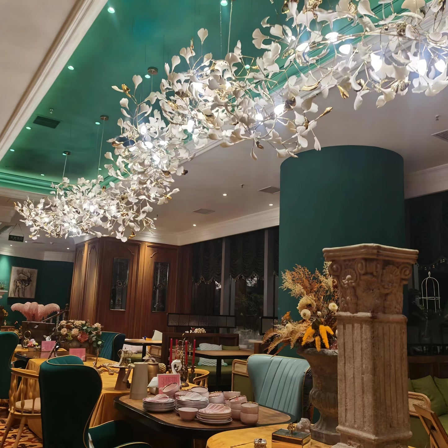 Gingko Leaves Chandelier - Elegant Design with Adjustable Brightness