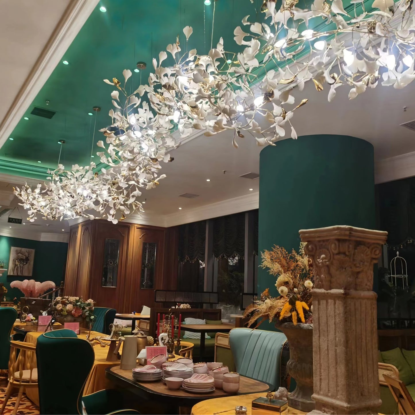 Gingko Leaves Chandelier - Elegant Design with Adjustable Brightness