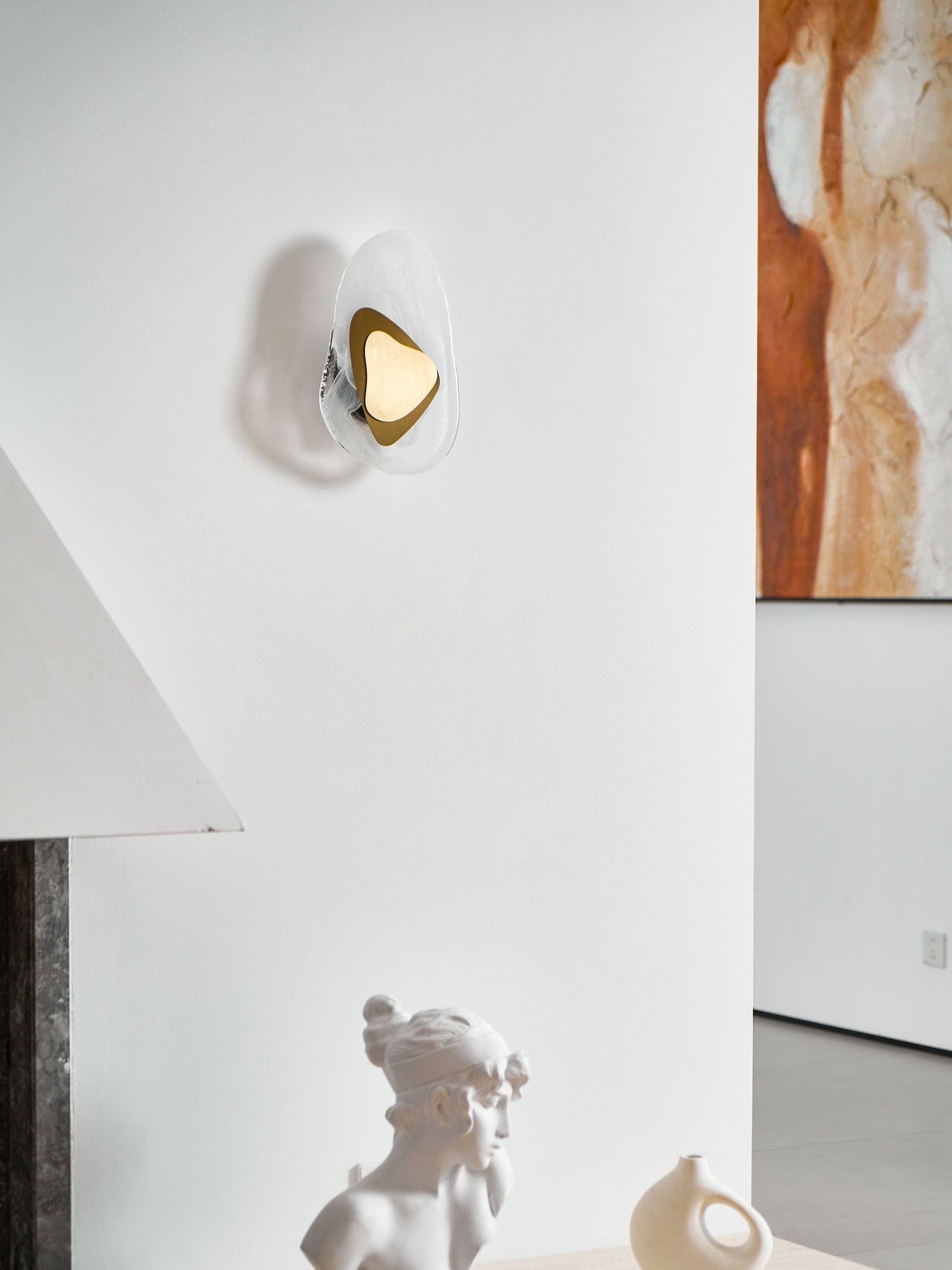 DC1725 Professional Wall Lamp with Adjustable Brightness & Modern Desi