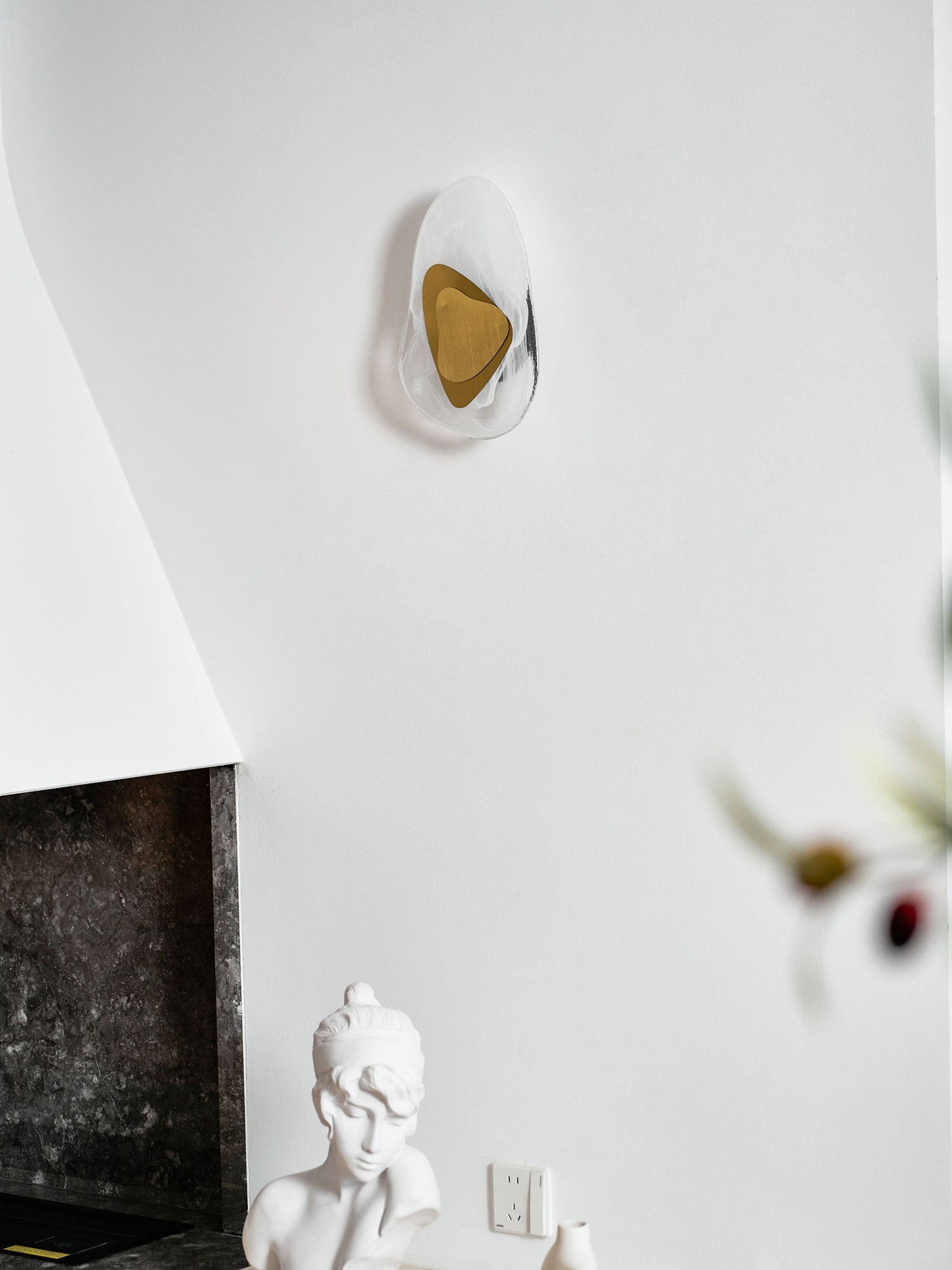 DC1725 Professional Wall Lamp with Adjustable Brightness & Modern Desi