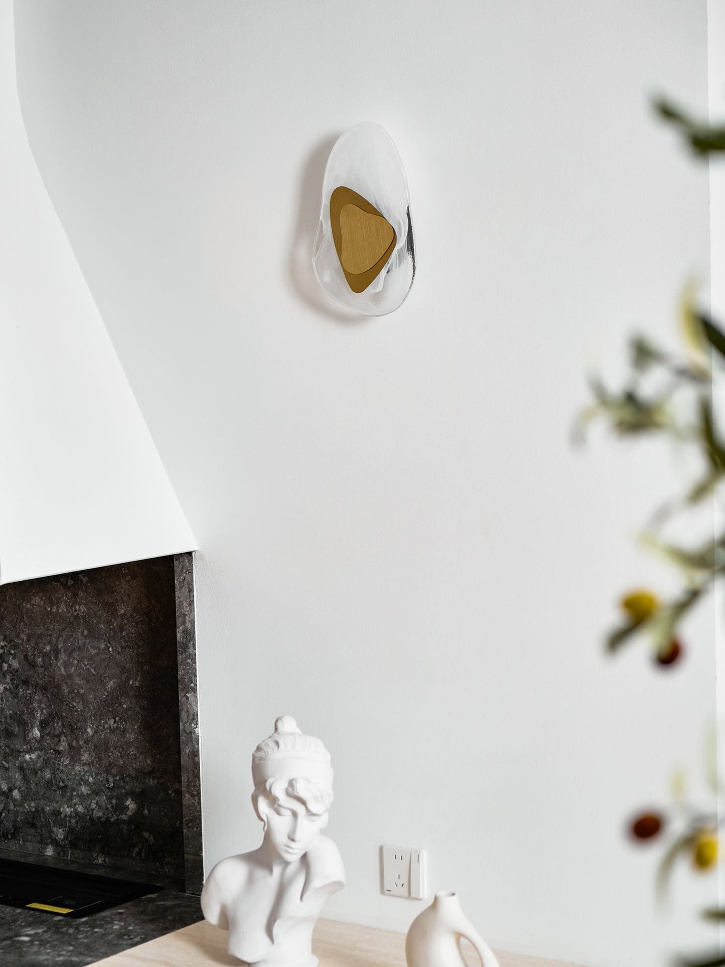 DC1725 Professional Wall Lamp with Adjustable Brightness & Modern Desi