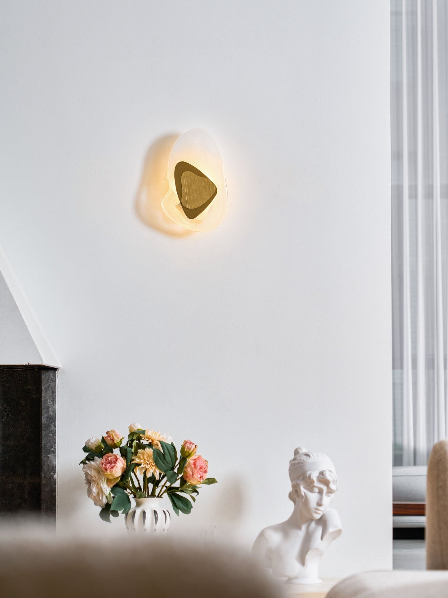 DC1725 Professional Wall Lamp with Adjustable Brightness & Modern Desi