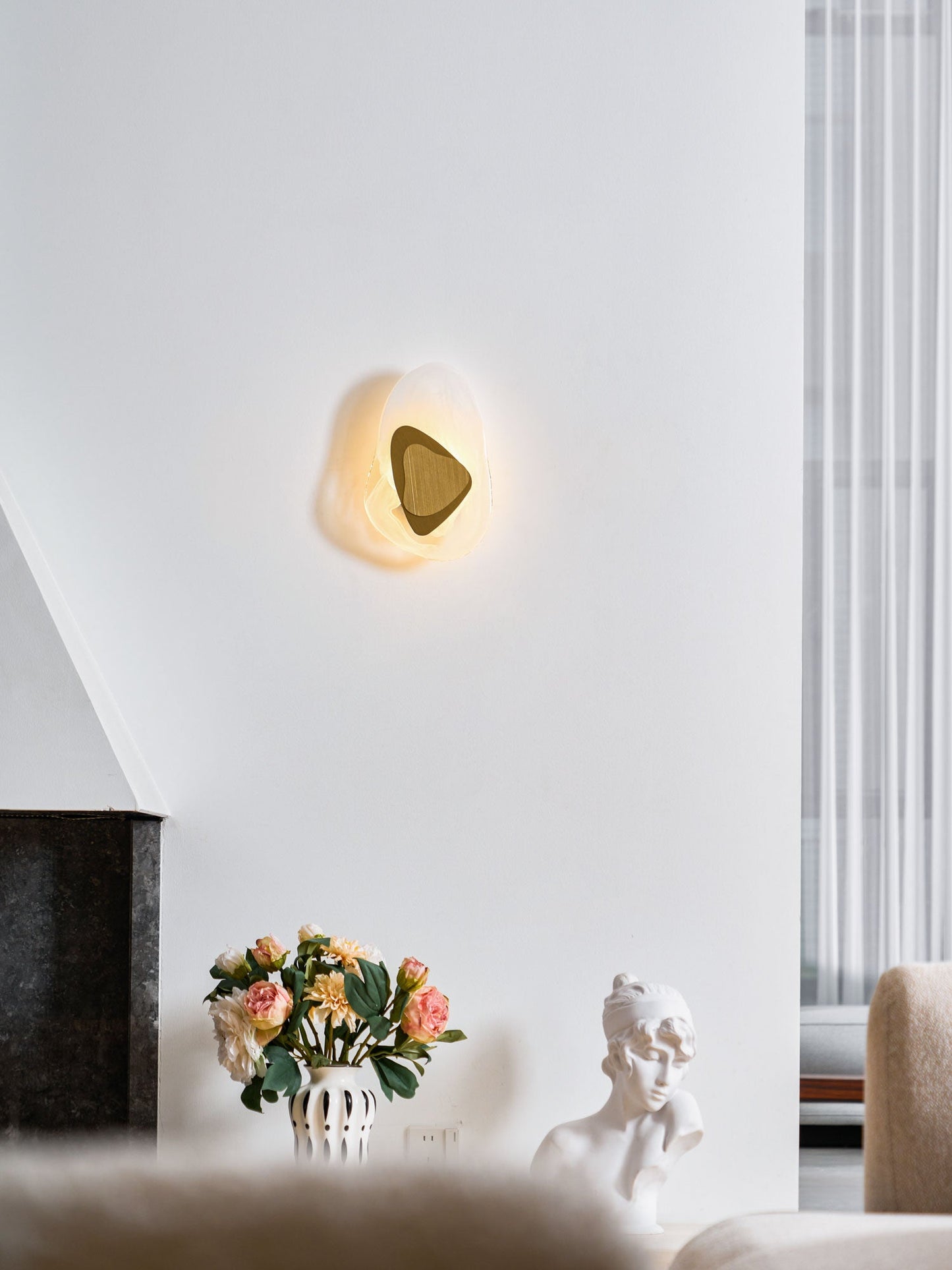 DC1725 Professional Wall Lamp with Adjustable Brightness & Modern Desi