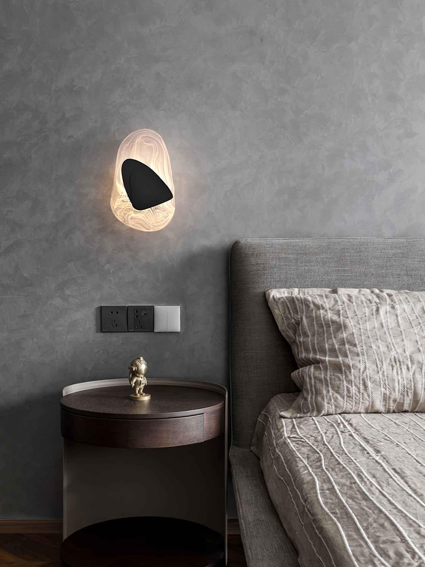 DC1725 Professional Wall Lamp with Adjustable Brightness & Modern Desi