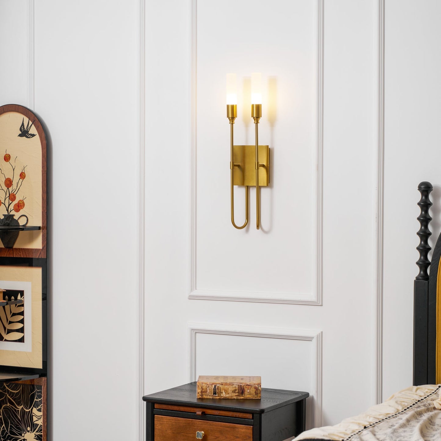 Double Arrow Wall Sconce - Adjustable Lighting & Modern Design