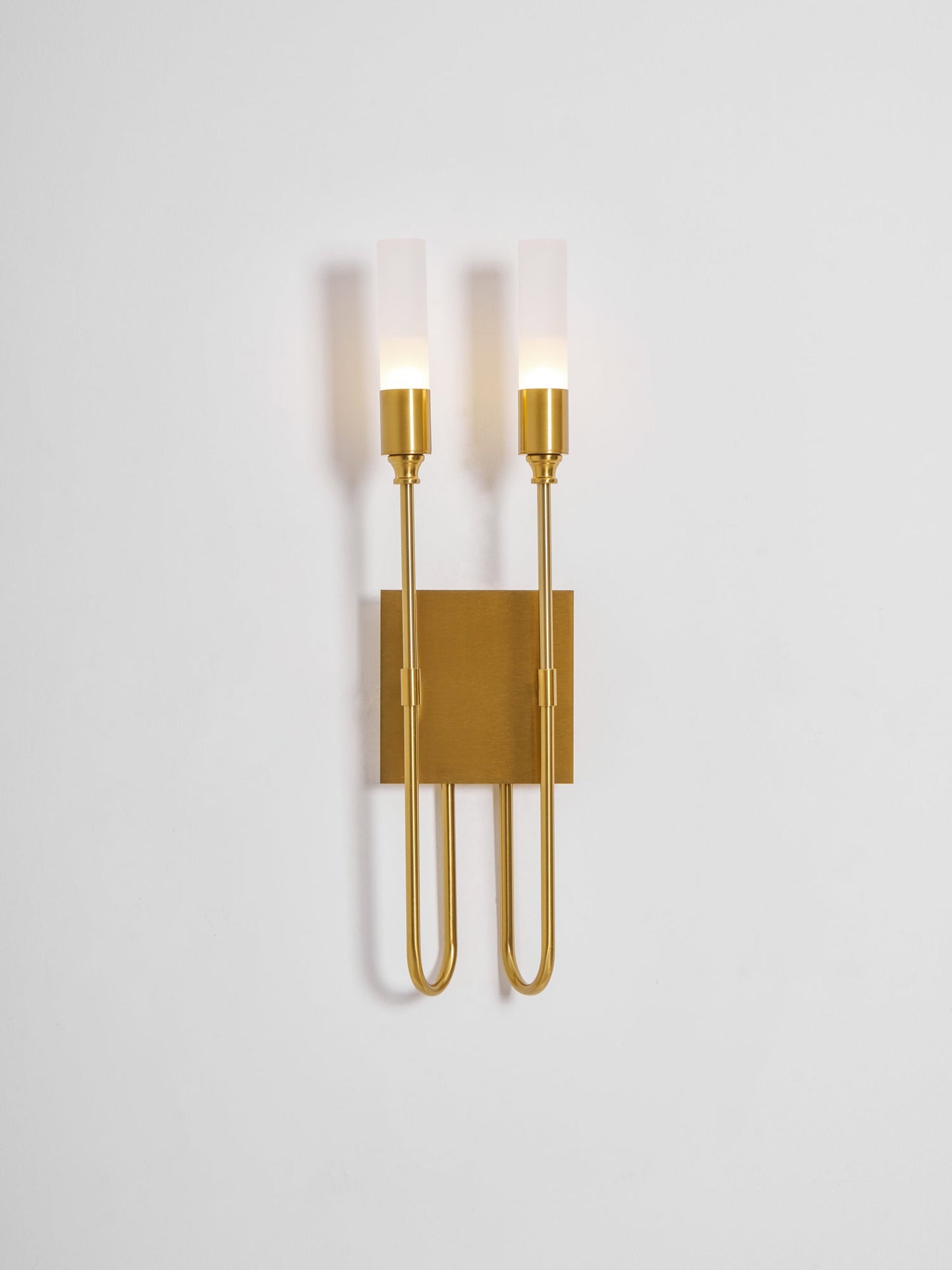 Double Arrow Wall Sconce - Adjustable Lighting & Modern Design