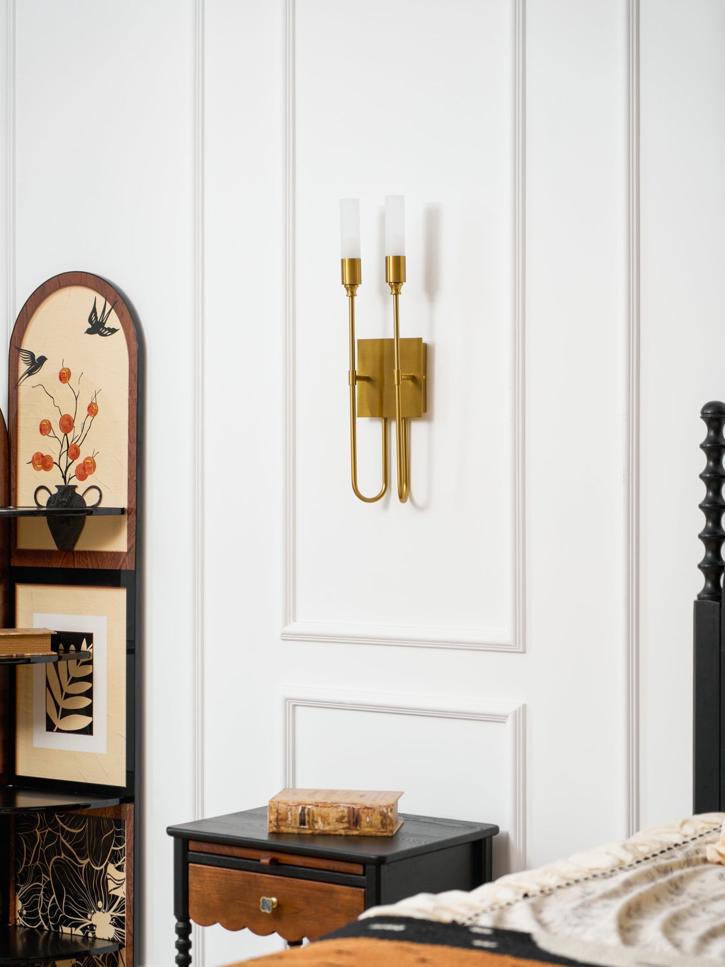 Double Arrow Wall Sconce - Adjustable Lighting & Modern Design