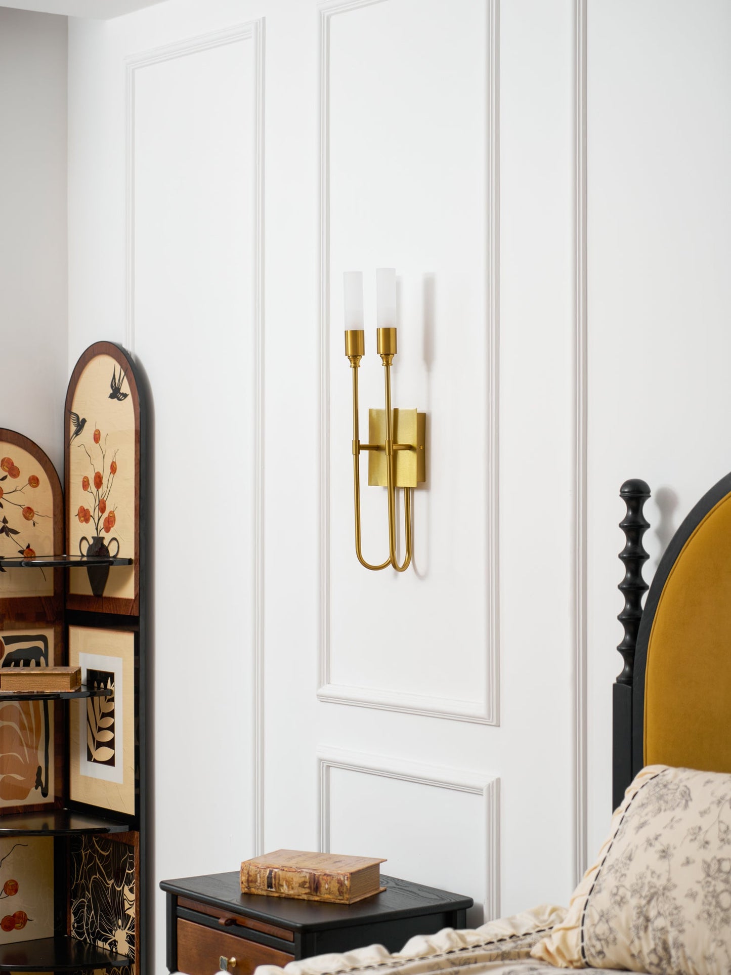 Double Arrow Wall Sconce - Adjustable Lighting & Modern Design