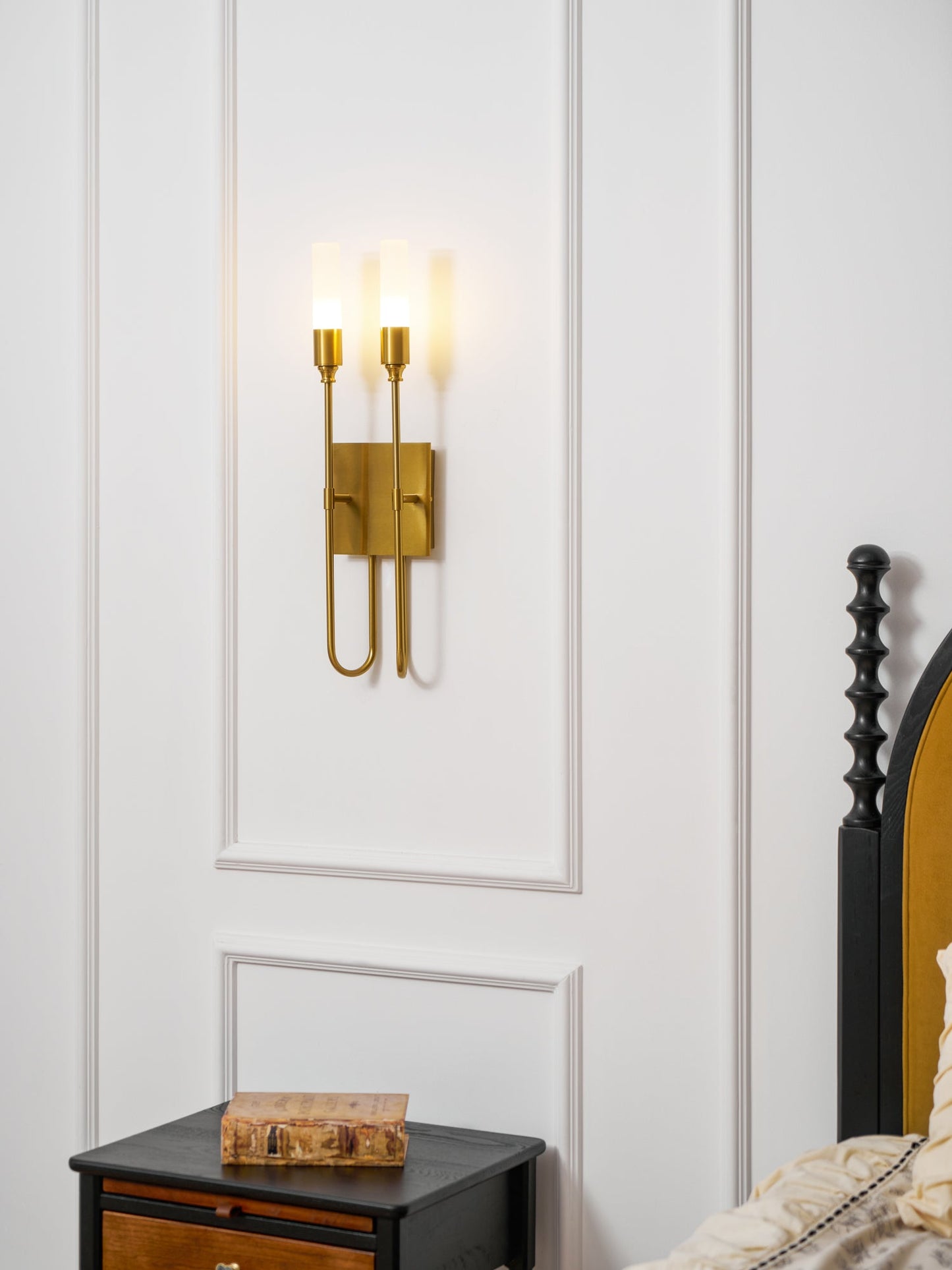 Double Arrow Wall Sconce - Adjustable Lighting & Modern Design