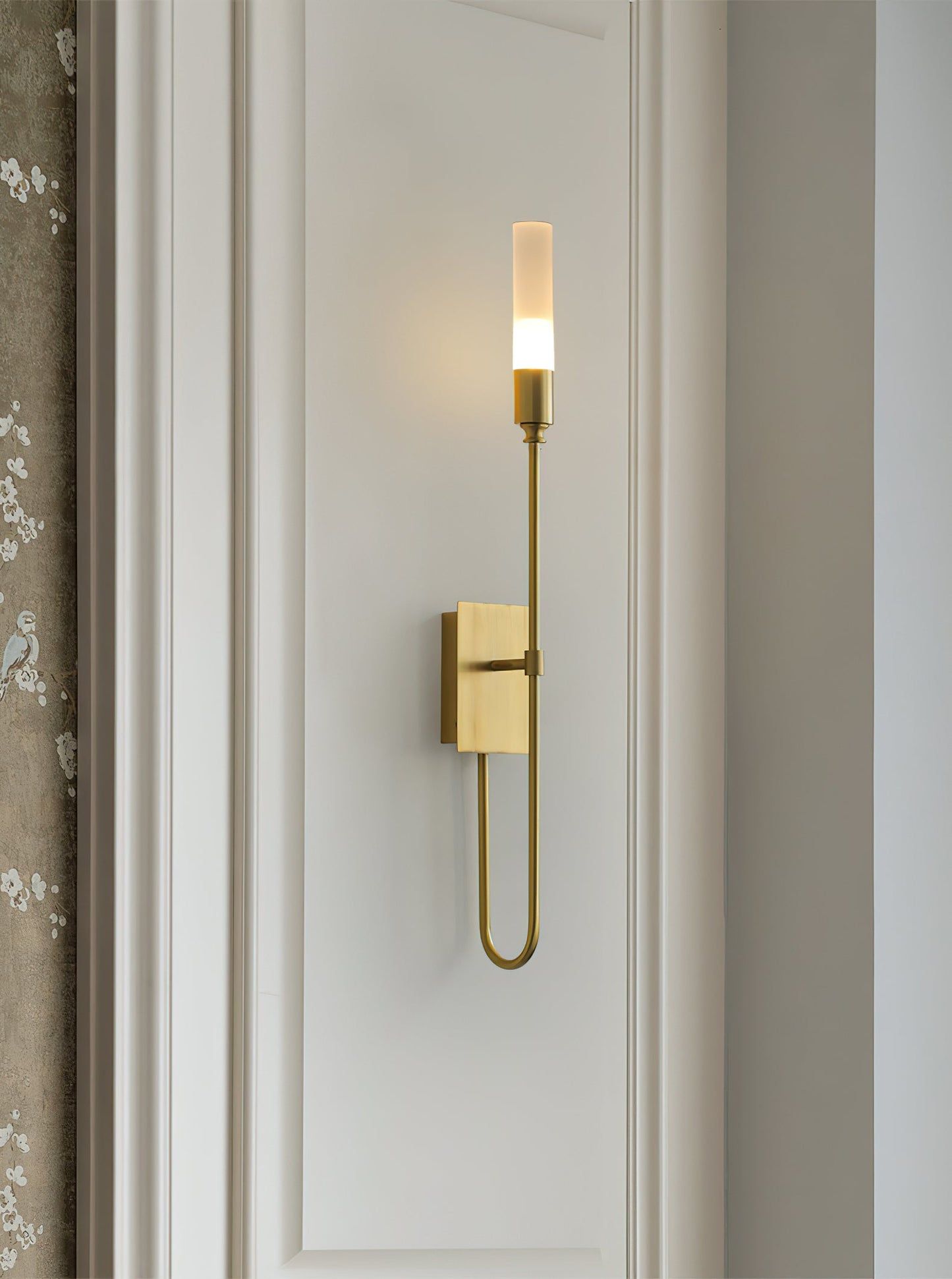 Double Arrow Wall Sconce - Adjustable Lighting & Modern Design