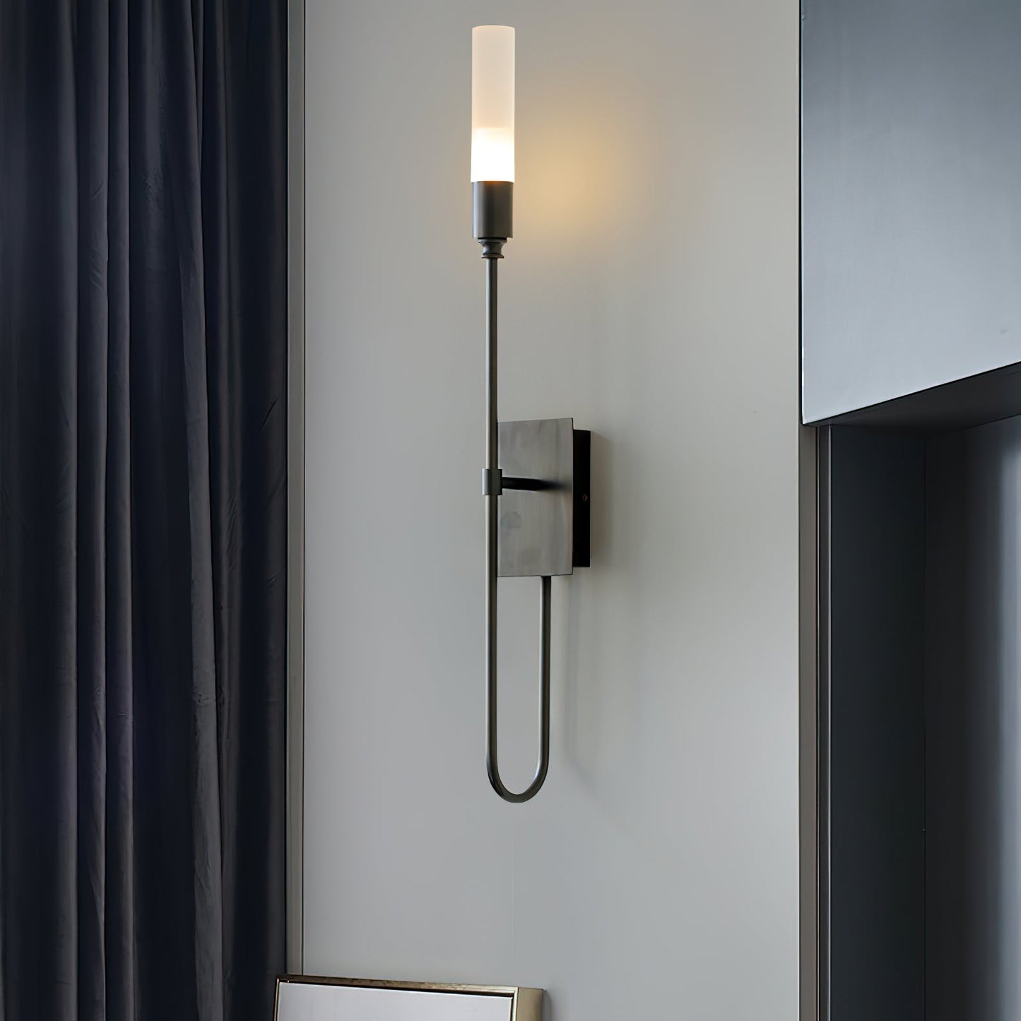 Double Arrow Wall Sconce - Adjustable Lighting & Modern Design