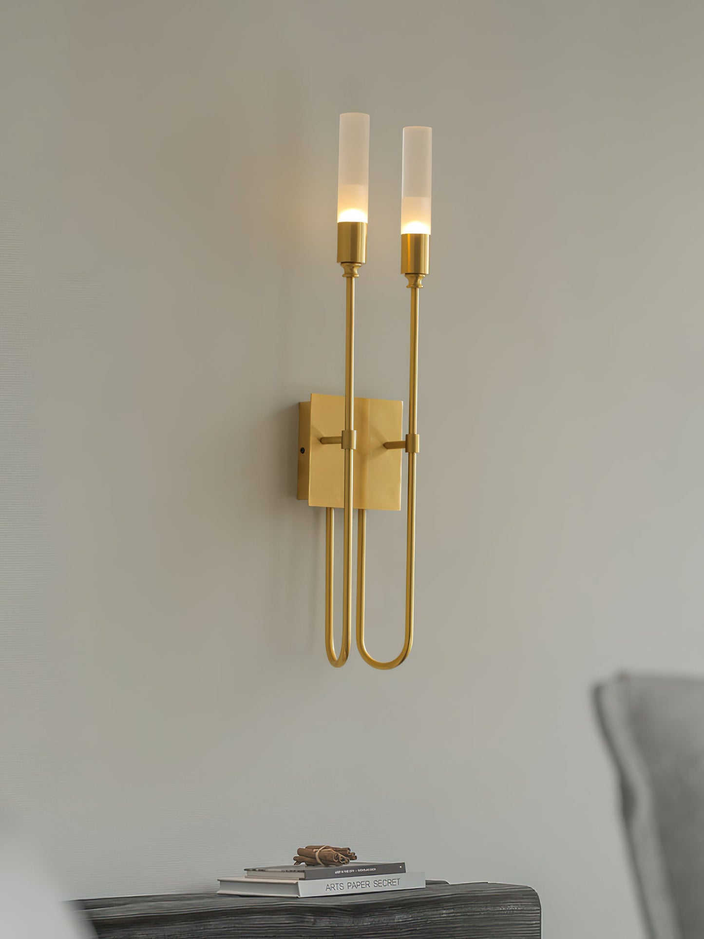 Double Arrow Wall Sconce - Adjustable Lighting & Modern Design