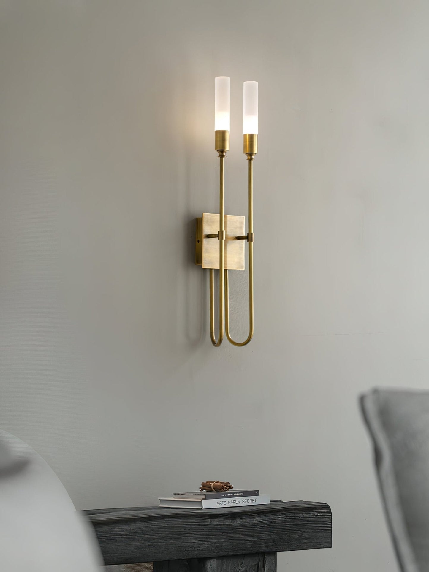 Double Arrow Wall Sconce - Adjustable Lighting & Modern Design