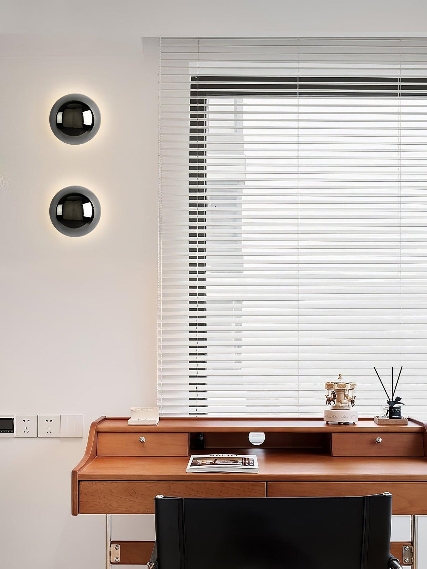 Aurum Sphere Wall Sconce - Elegant Design with Adjustable Brightness