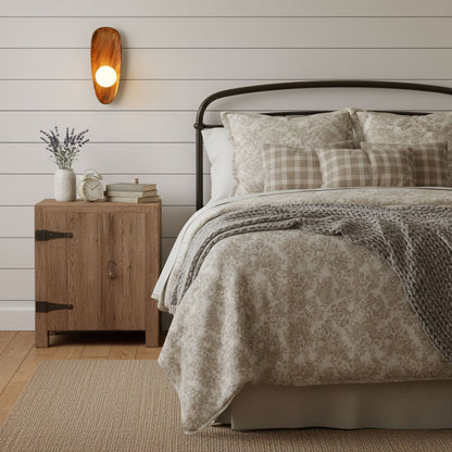 Eivor Wall Lamp - Adjustable Brightness & Modern Design