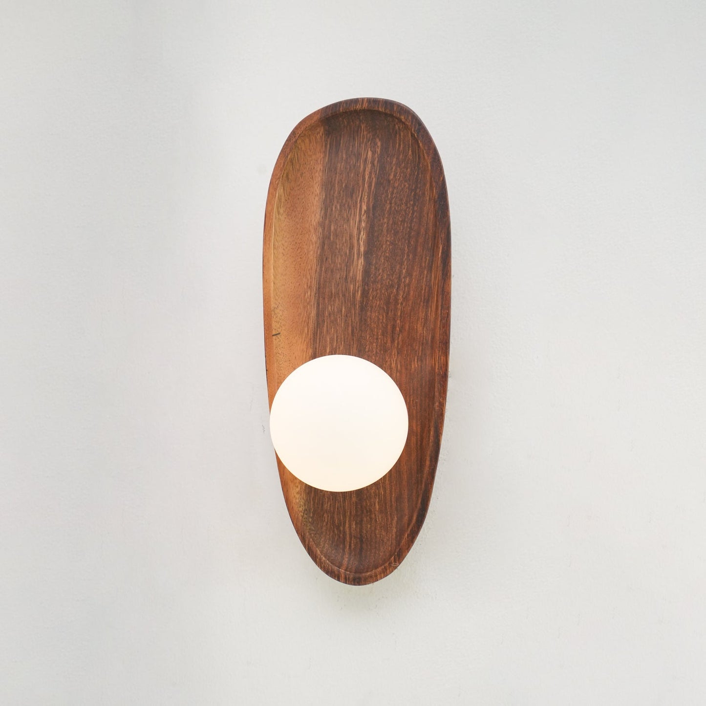 Eivor Wall Lamp - Adjustable Brightness & Modern Design