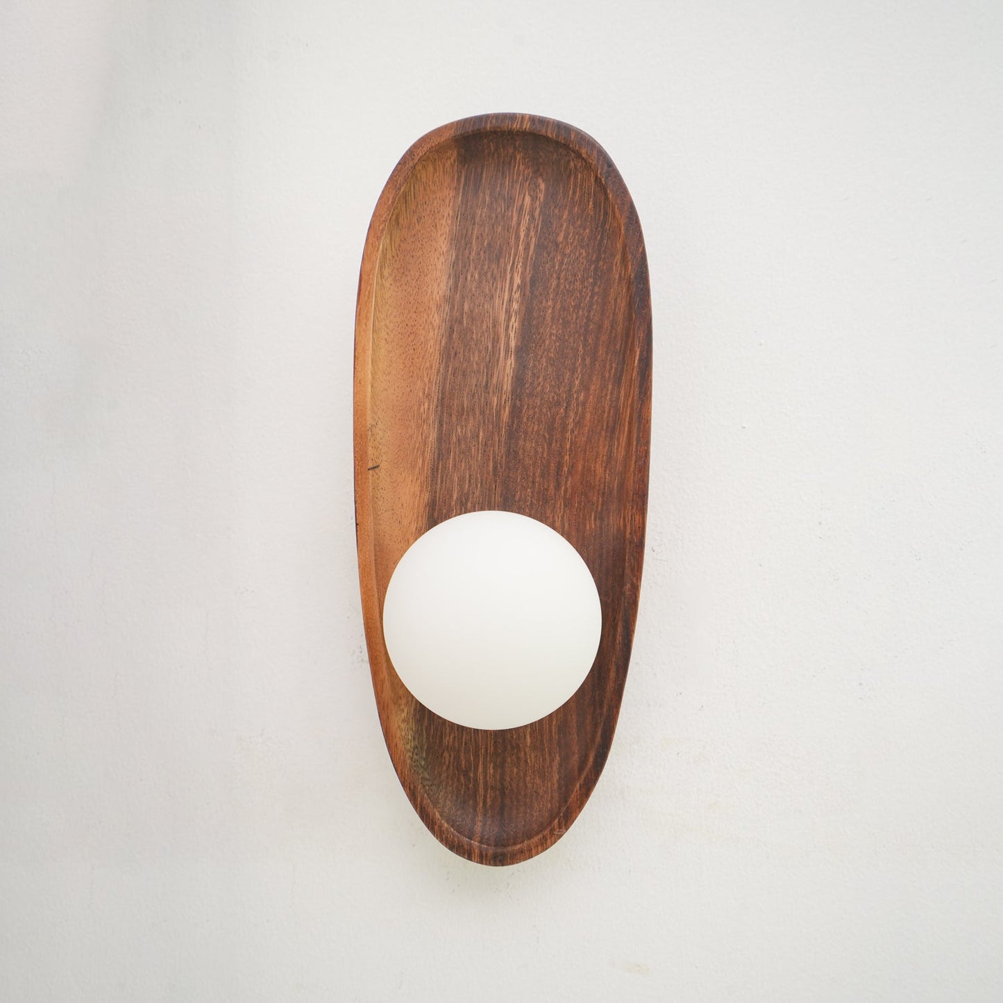 Eivor Wall Lamp - Adjustable Brightness & Modern Design