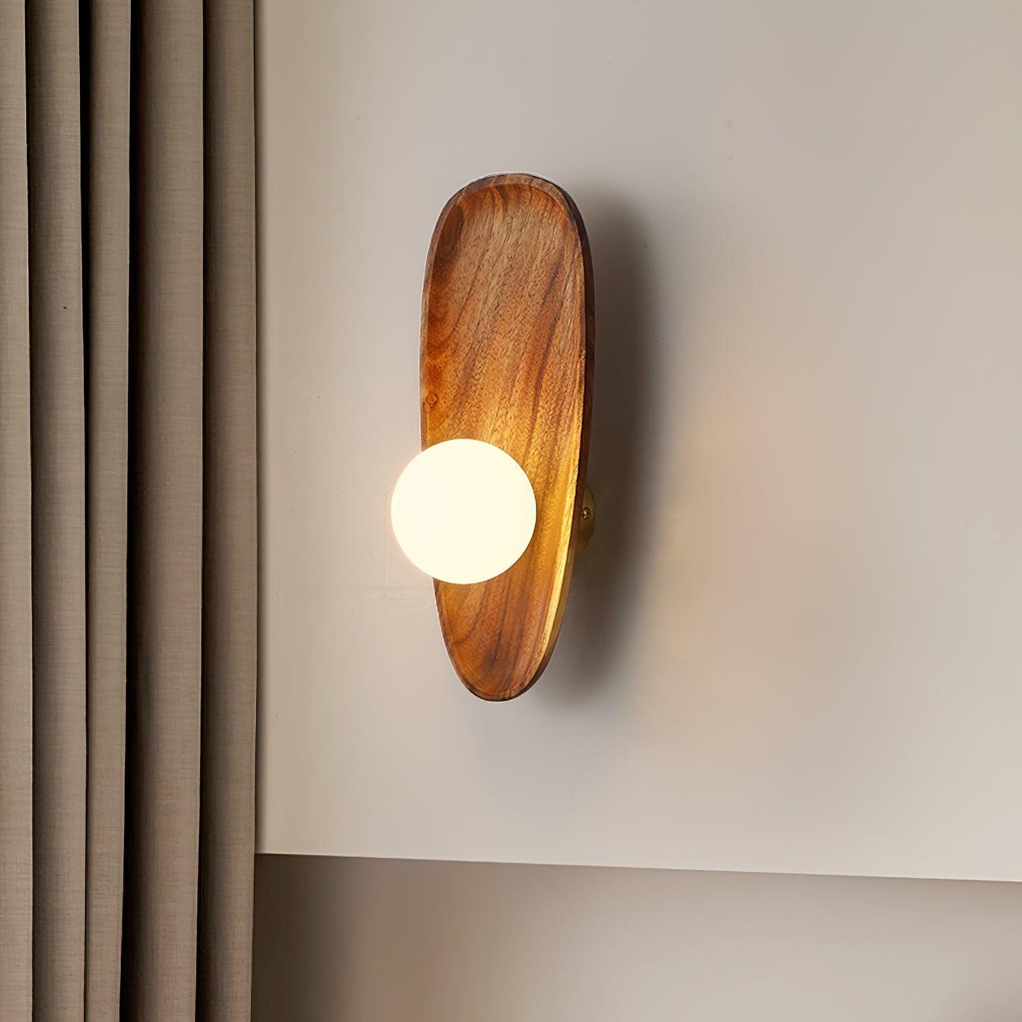 Eivor Wall Lamp - Adjustable Brightness & Modern Design