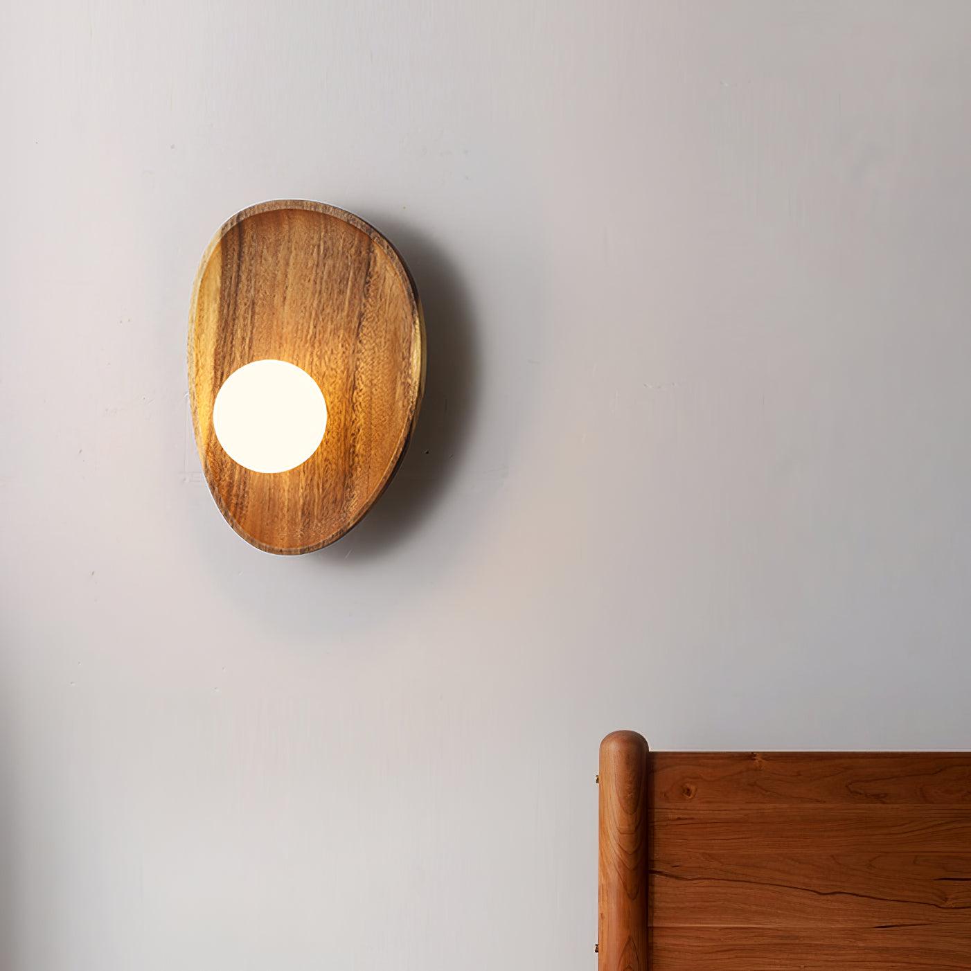 Eivor Wall Lamp - Adjustable Brightness & Modern Design