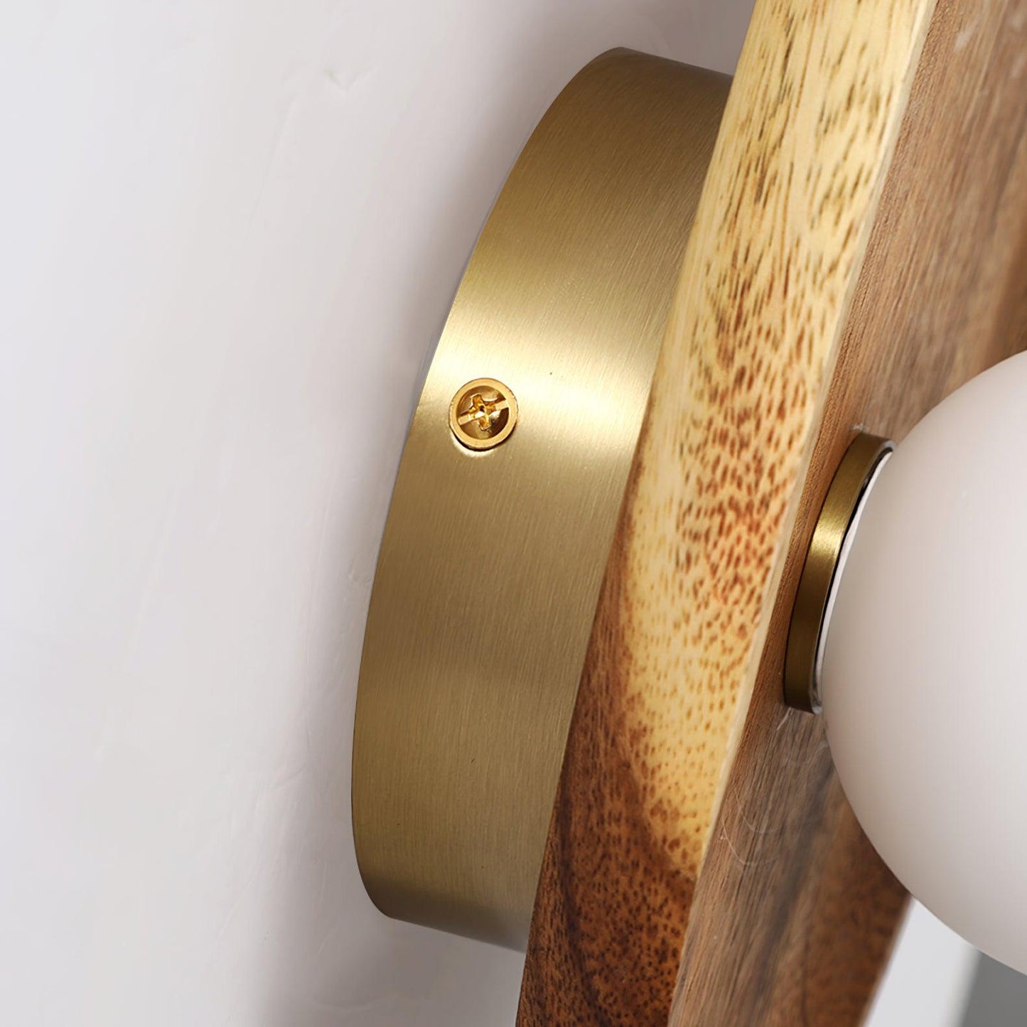 Eivor Wall Lamp - Adjustable Brightness & Modern Design