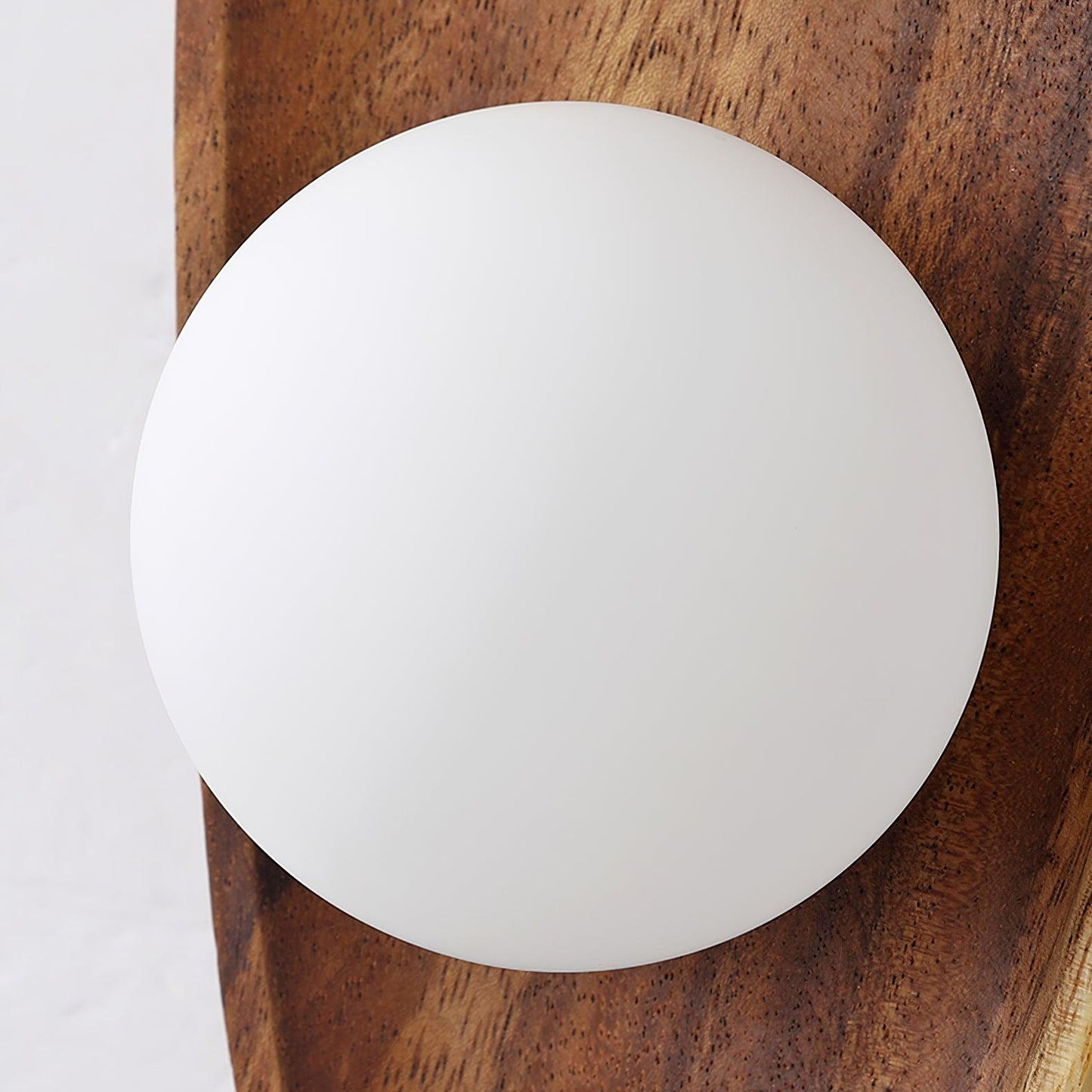 Eivor Wall Lamp - Adjustable Brightness & Modern Design