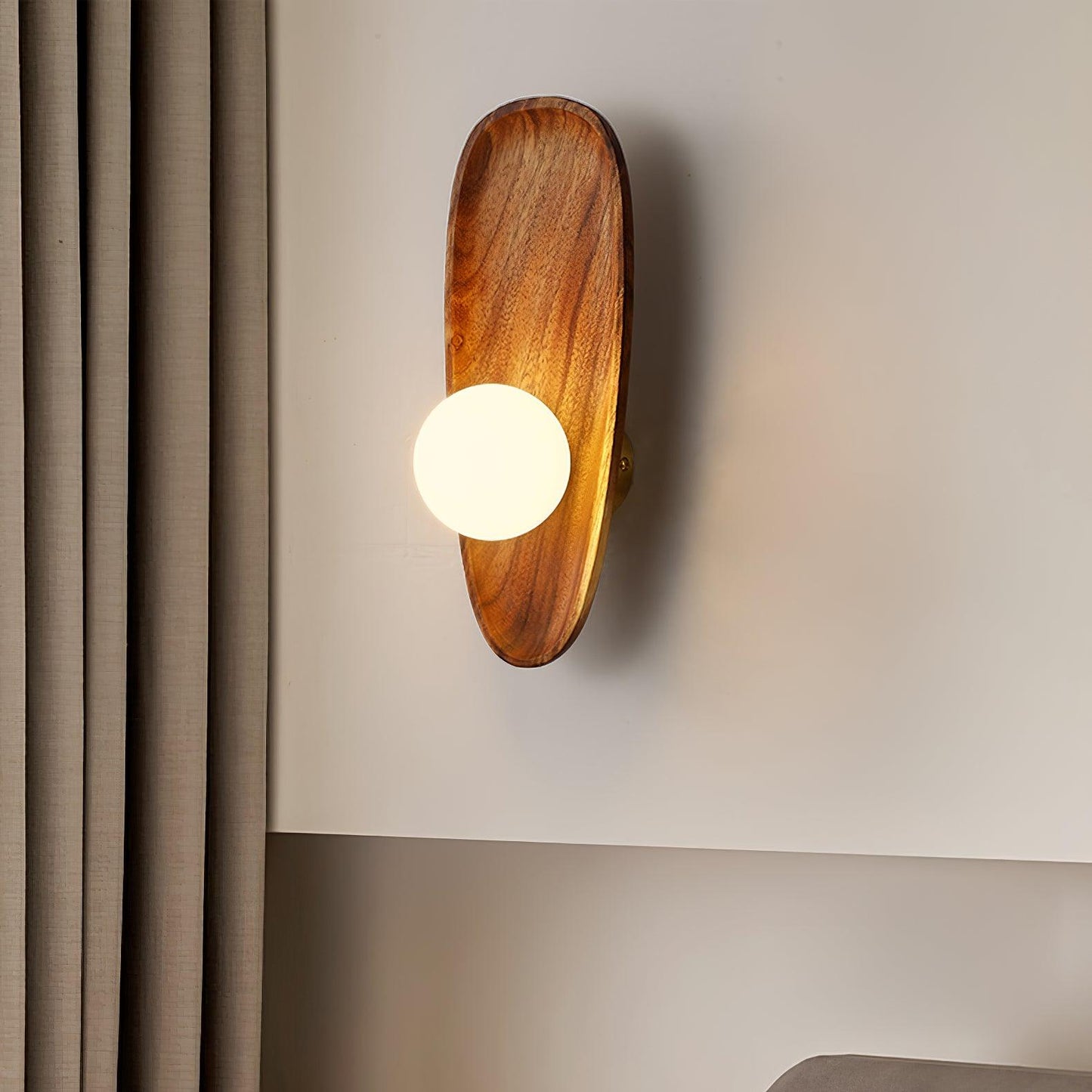 Eivor Wall Lamp - Adjustable Brightness & Modern Design