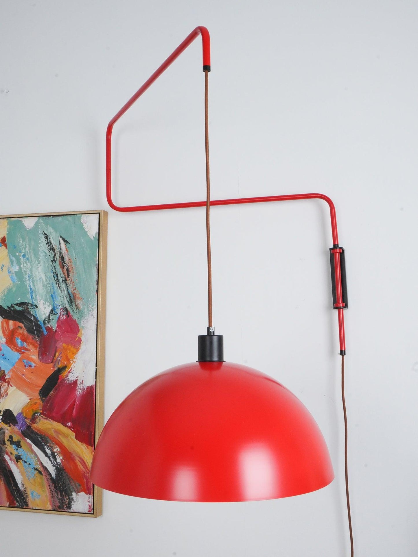 Elio Plug-In Wall Lamp with Adjustable Brightness and Modern Design