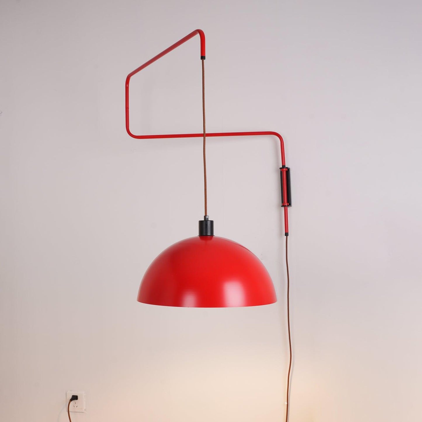 Elio Plug-In Wall Lamp with Adjustable Brightness and Modern Design