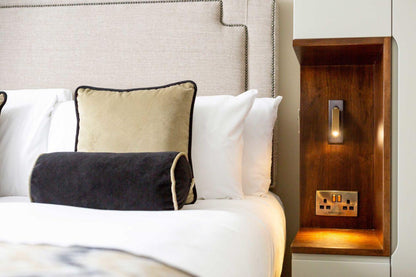 Embedded Bedside Plug-in Sconce with Dimmable Light & USB Charging