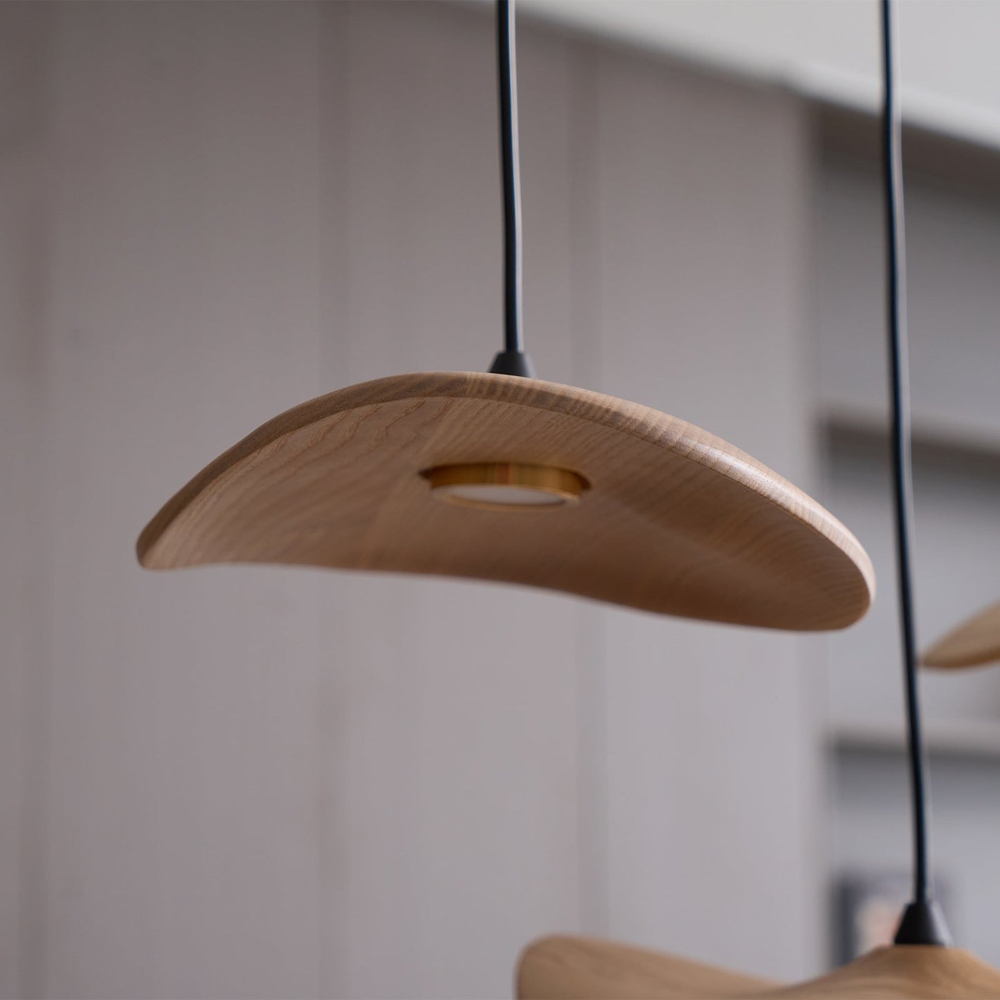 Modern Empty Leaf Chandelier - Elegant Design with Adjustable Height