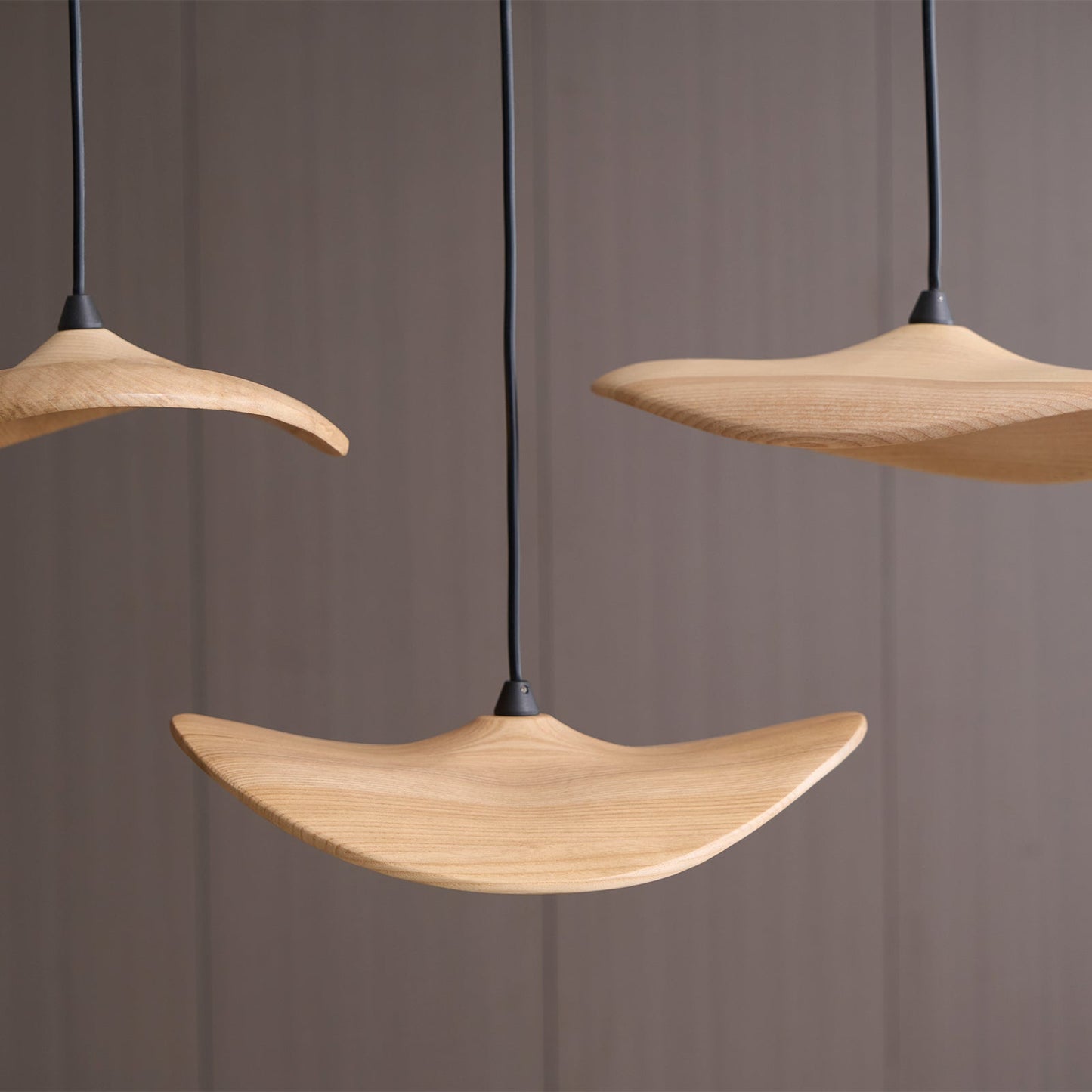 Modern Empty Leaf Chandelier - Elegant Design with Adjustable Height