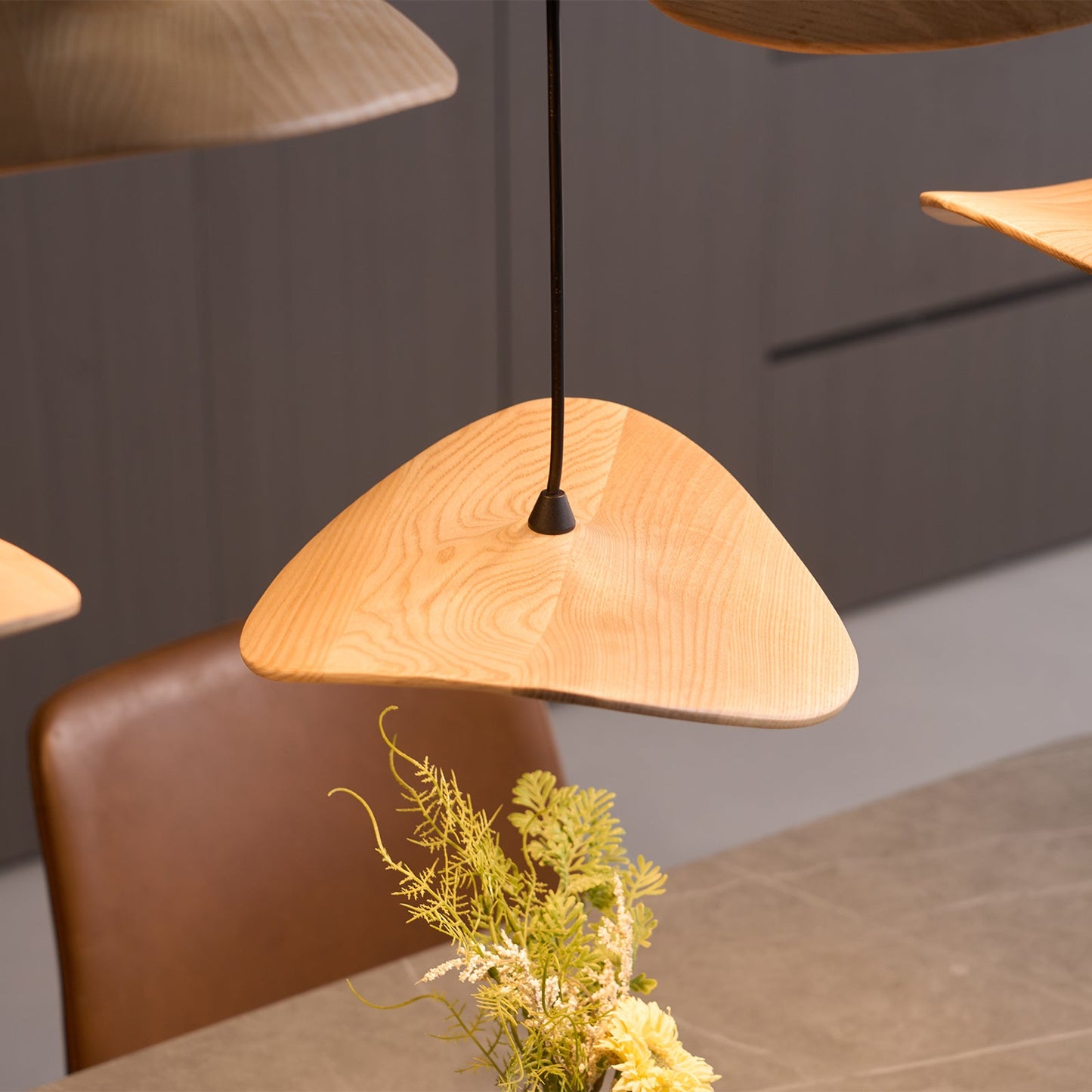 Modern Empty Leaf Chandelier - Elegant Design with Adjustable Height