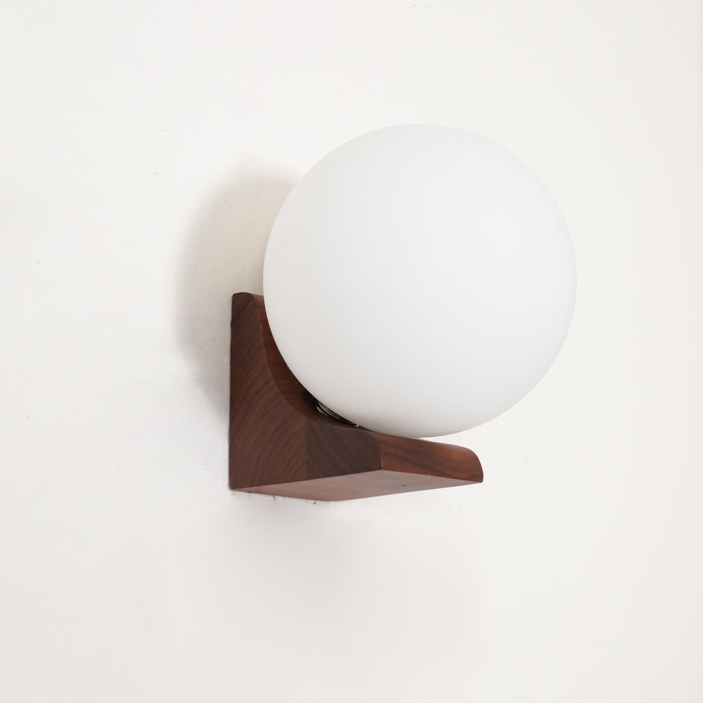 Evelyn Orb Wall Lamp - Adjustable Brightness & Modern Design