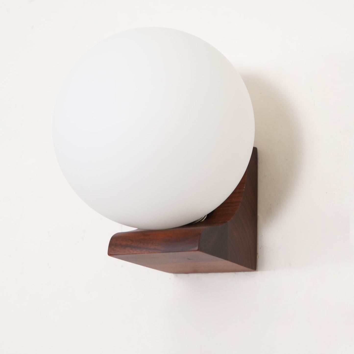 Evelyn Orb Wall Lamp - Adjustable Brightness & Modern Design