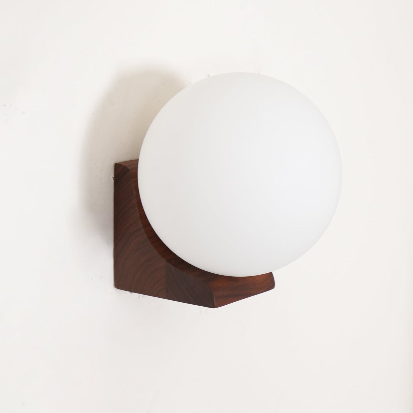 Evelyn Orb Wall Lamp - Adjustable Brightness & Modern Design