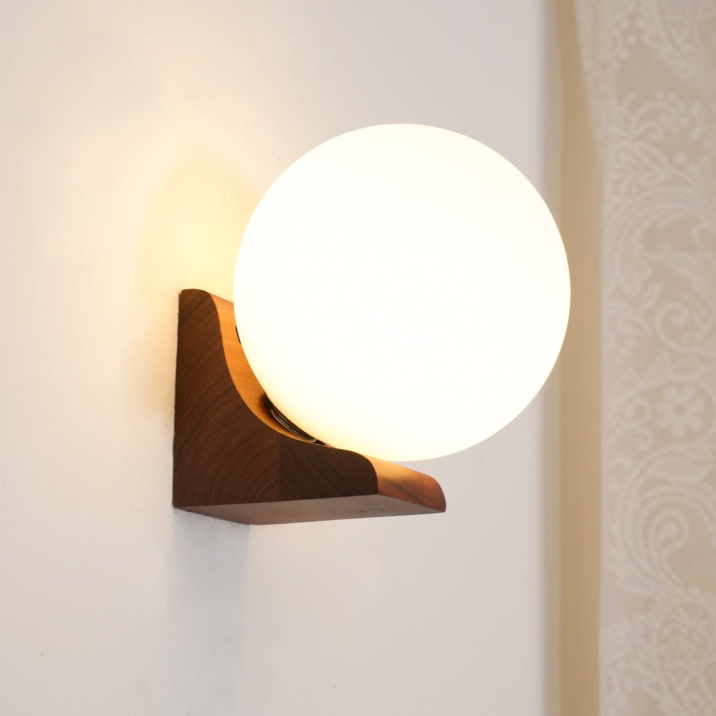 Evelyn Orb Wall Lamp - Adjustable Brightness & Modern Design