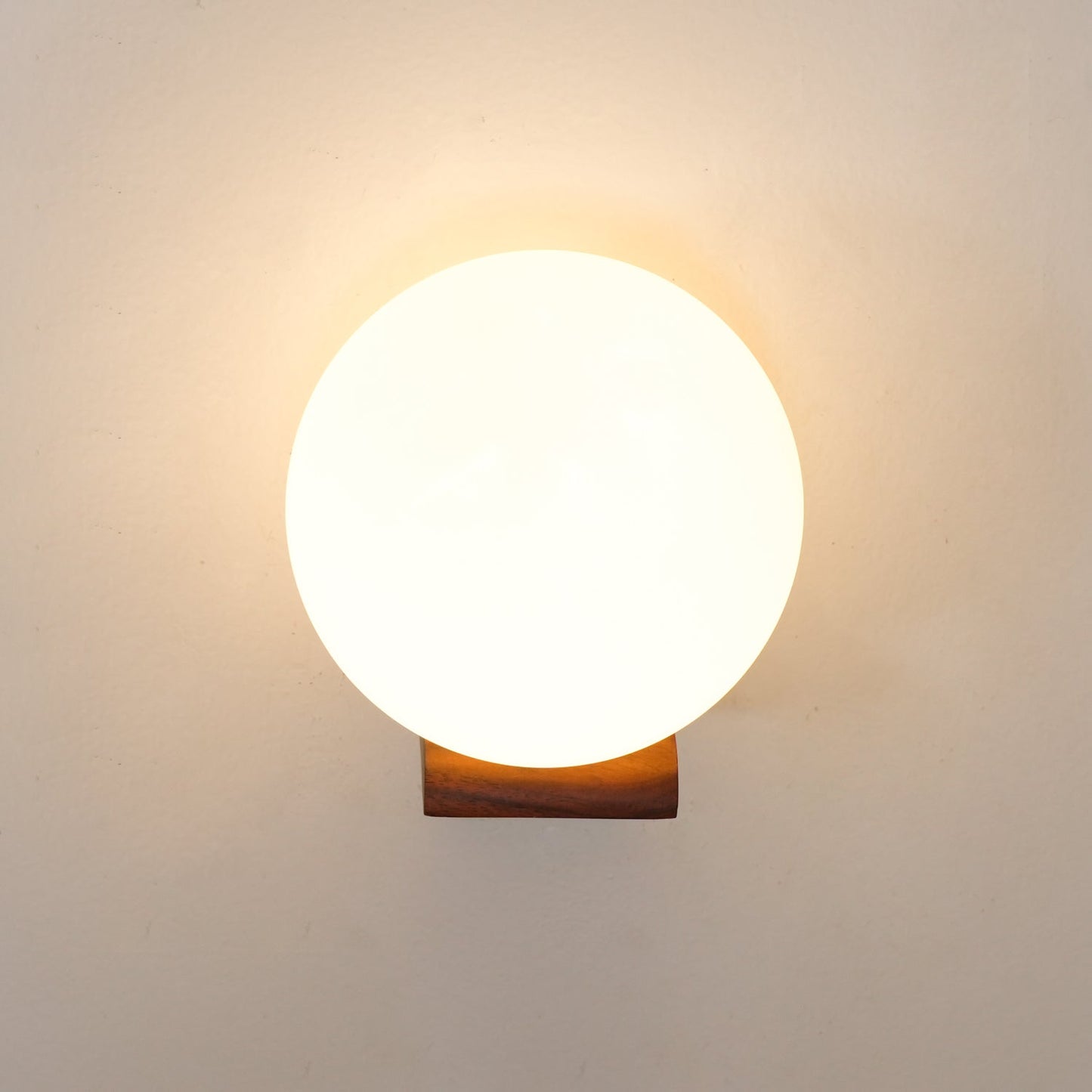 Evelyn Orb Wall Lamp - Adjustable Brightness & Modern Design
