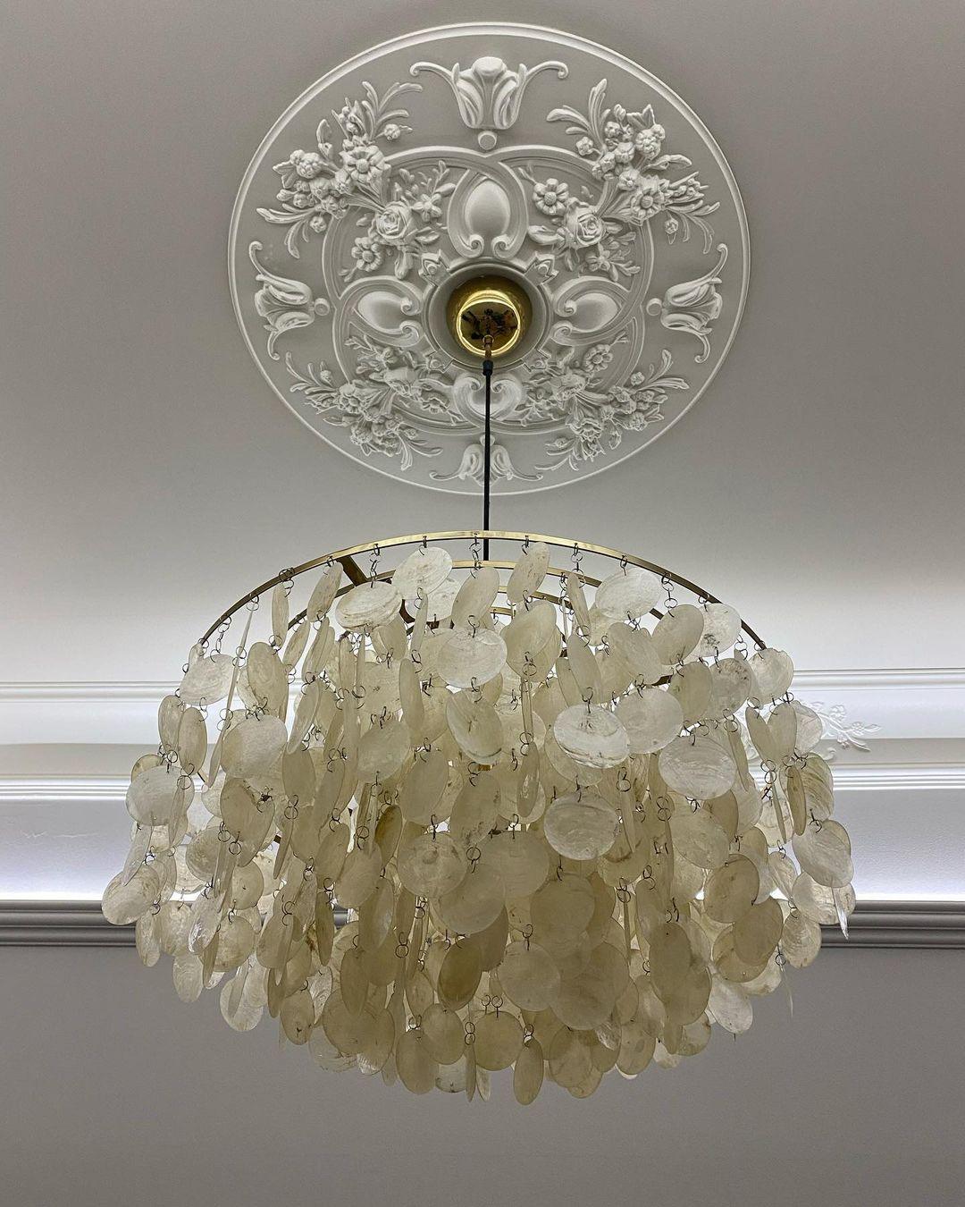 Elegant Round Shell Chandelier with Adjustable Height & Soft Lighting
