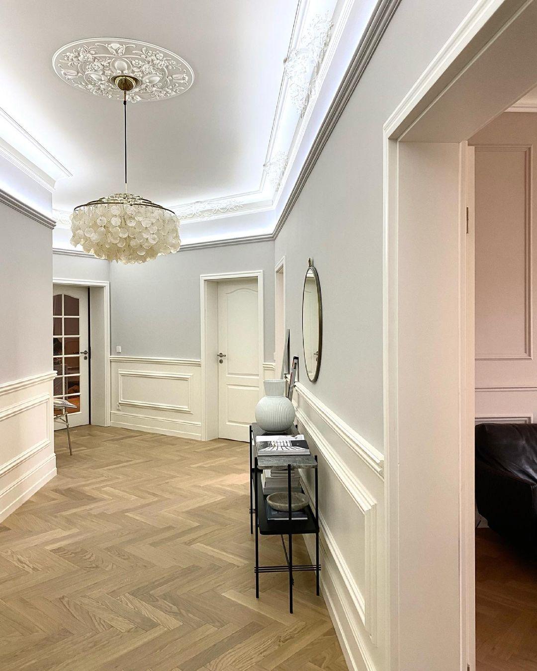Elegant Round Shell Chandelier with Adjustable Height & Soft Lighting