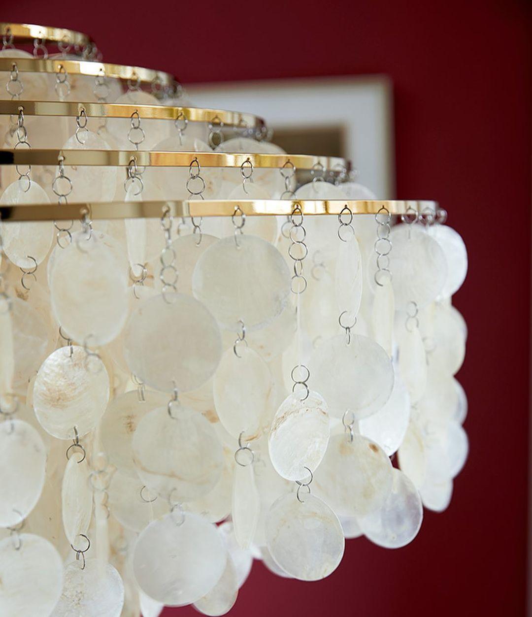 Elegant Round Shell Chandelier with Adjustable Height & Soft Lighting
