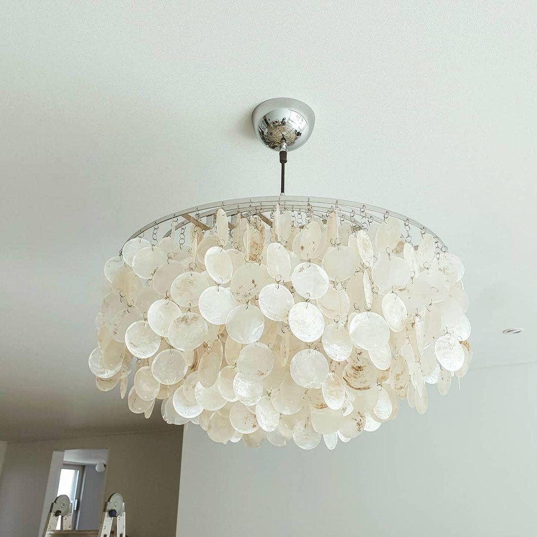 Elegant Round Shell Chandelier with Adjustable Height & Soft Lighting