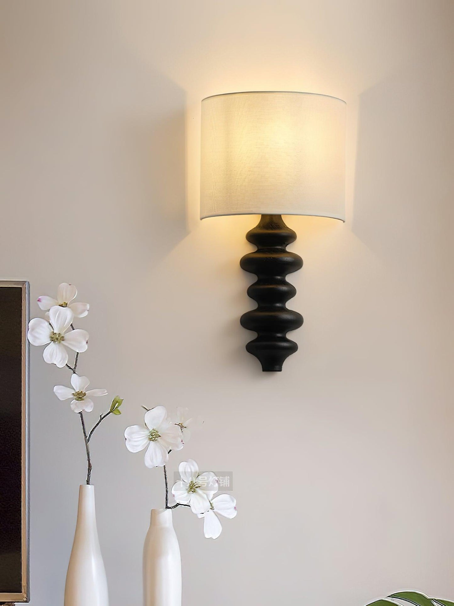 Fishbone Wall Sconce - Elegant Design with Adjustable Light Direction