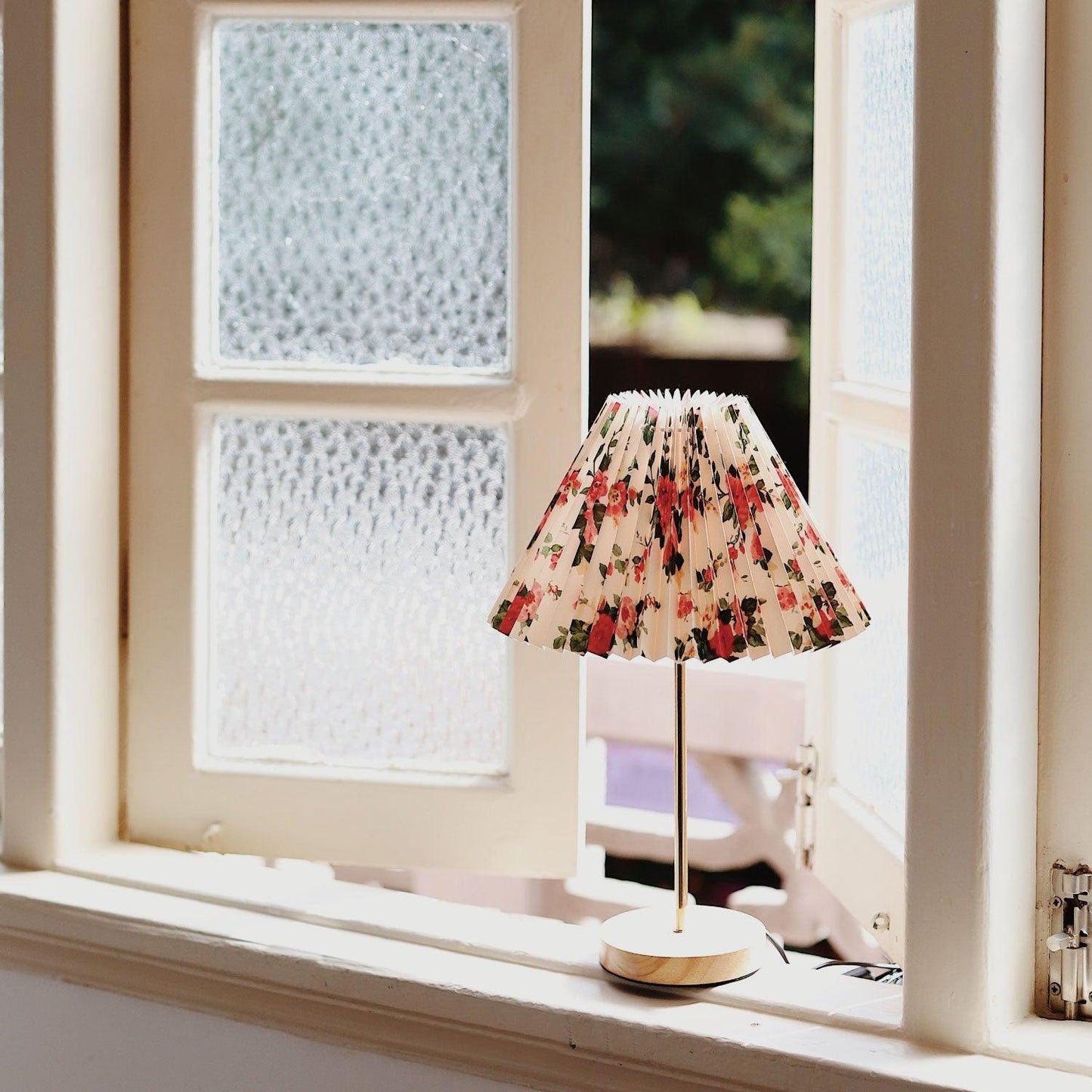 Flores Table Lamp - Adjustable Brightness & Modern Design