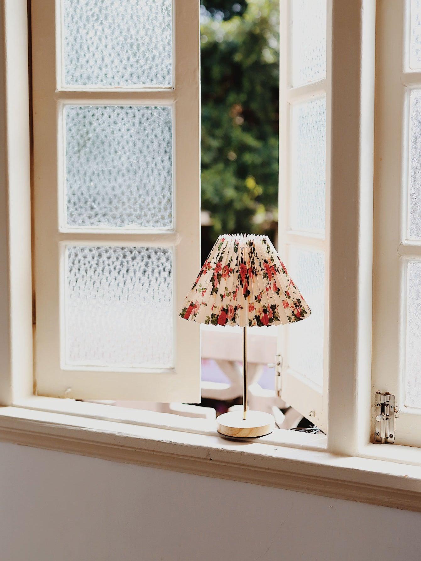 Flores Table Lamp - Adjustable Brightness & Modern Design