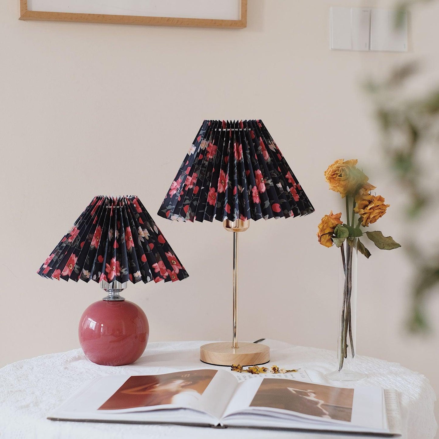 Flores Table Lamp - Adjustable Brightness & Modern Design